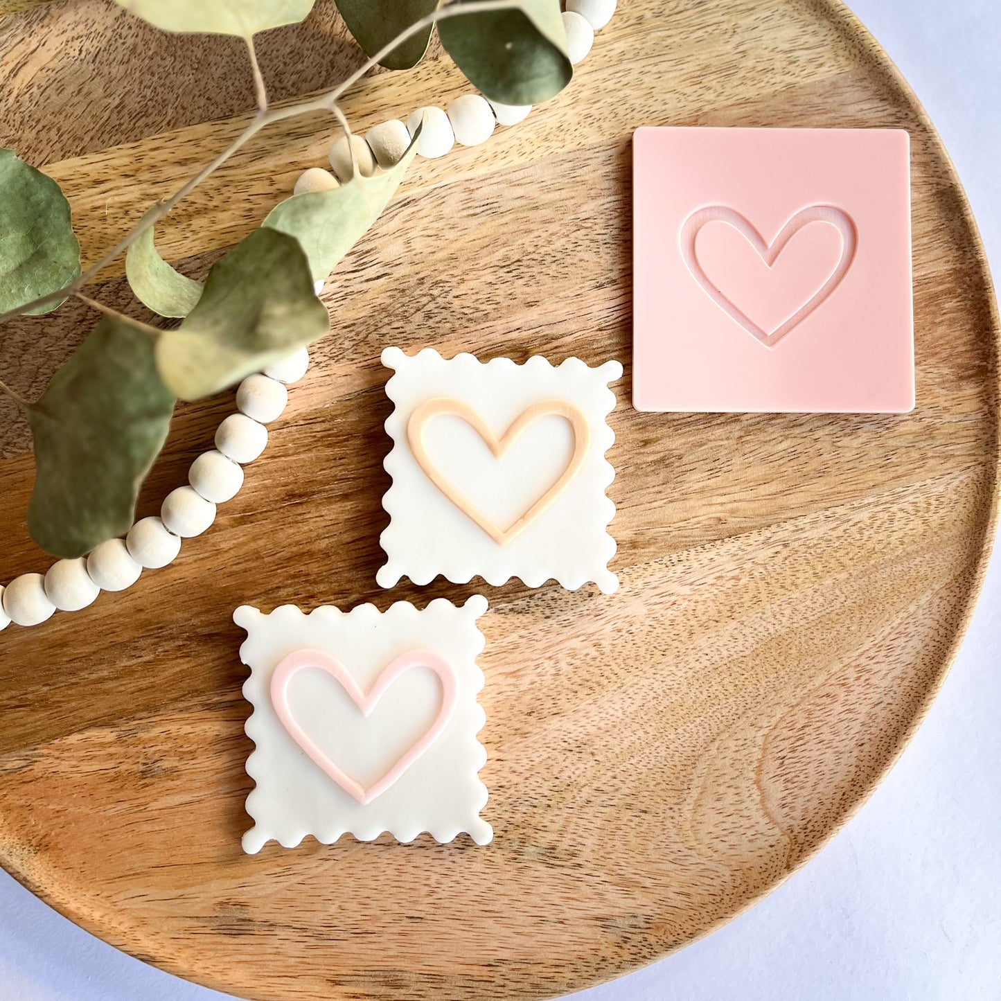 Heart Simplicity embossed cookie cutter – a minimal yet elegant heart design for romantic cookies.