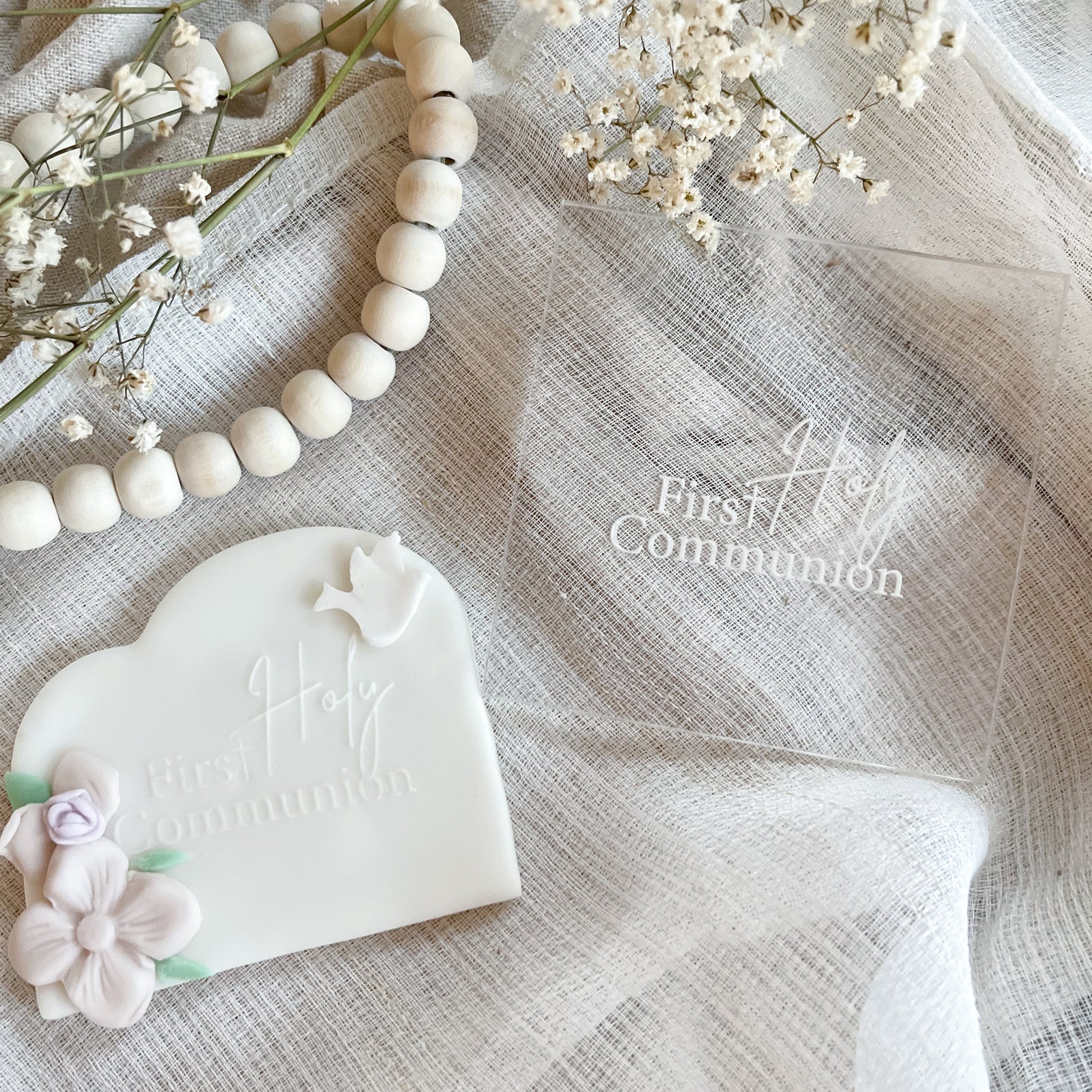  “First Holy Communion” cookie embosser for decorating religious or spiritual celebration cookies.