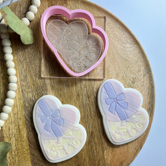 Heart cookie cutter with embossed floral petal design, perfect for spring baking, Mother’s Day treats, or fondant decorating.